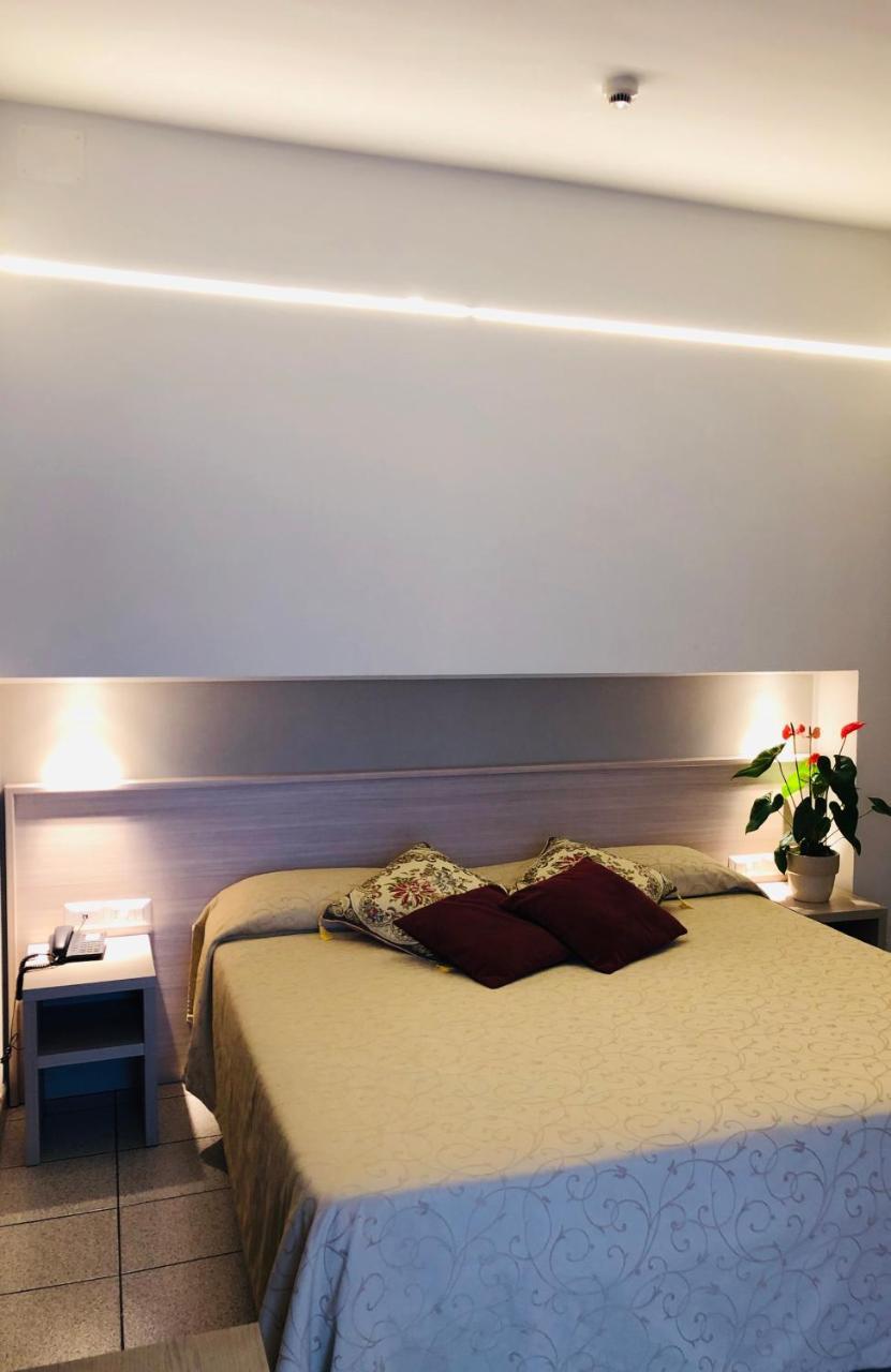 Hotel Delfina Signa Eksteriør bilde