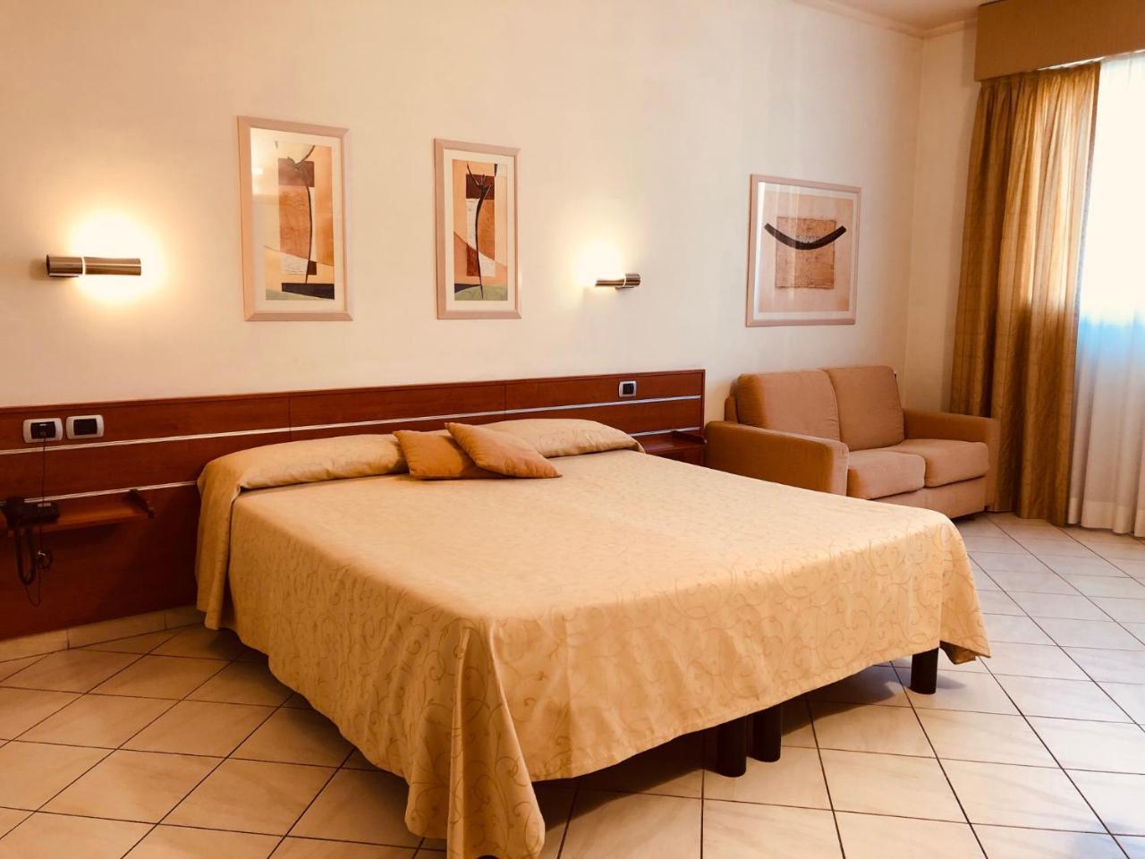 Hotel Delfina Signa Eksteriør bilde